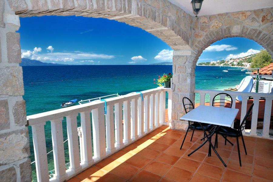 Apartments Martina Brist Bagian luar foto