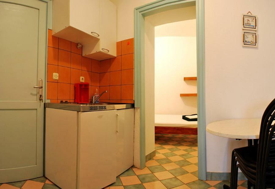 Apartments Martina Brist Bagian luar foto